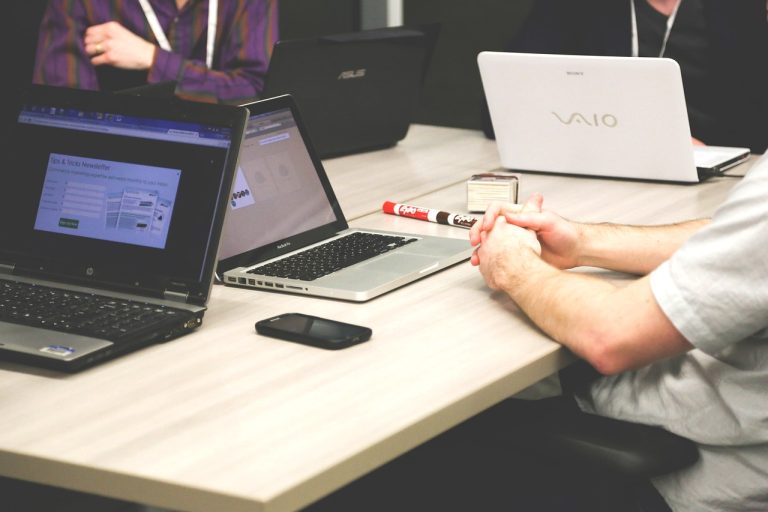Read more about the article Feeling Stuck as a New Web Designer? Here’s How I’m Navigating It in 2025